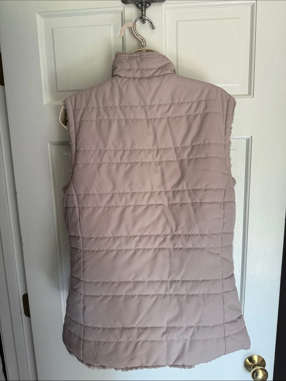 Reversible vest puffer / faux fur
